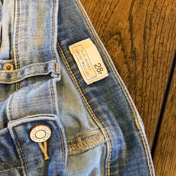 GAP Women’s True Skinny Destructed Jean - Picture 9 of 14